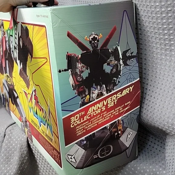 Voltron 30th Anniversary Collector's Set - Picture 4 of 10